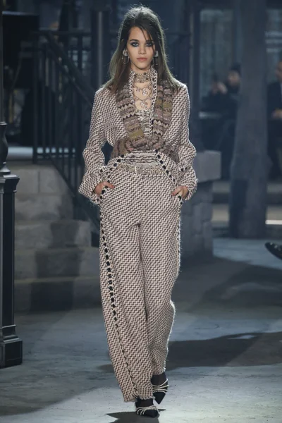 Look 39